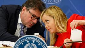 L’ombra dello spread sulla Meloni, la battuta di Giorgetti gela il governo