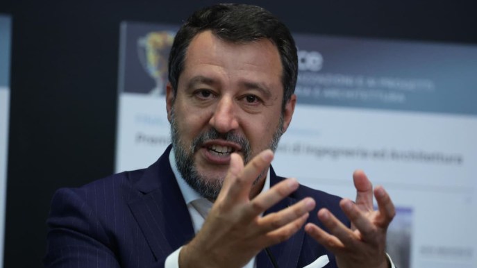 Salvini dimezza lo sciopero dei treni: gli orari garantiti