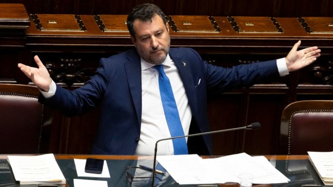 Caos migranti, Meloni sfila il dossier a Salvini: “Ora vediamo cosa sanno fare”