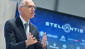 L’ipotesi di nozze fra Stellantis e Renault: secca smentita di Elkann