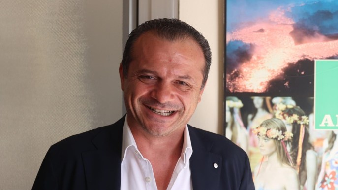 Perché il sindaco di Taormina Cateno De Luca viene chiamato “Scateno”