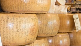 Parmigiano Reggiano, un microchip per evitare le contraffazioni