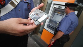 Bancomat clonato, attenzione alla truffa dello skimmer: cos’è