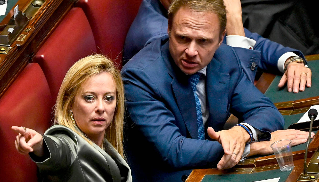 Il governo tira dritto sulla carne sintetica e sfida l’Europa