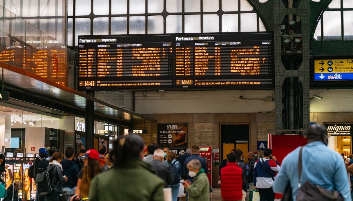 Scioperi di dicembre confermati, partenze a rischio: date e regioni coinvolte