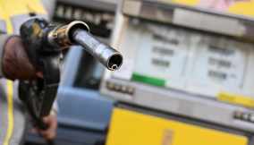 Benzina, perché nel 2023 i prezzi non sono mai stati così bassi