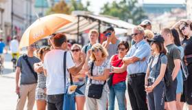 Cambia il lavoro di guida turistica: arrivano esame, albo e patentino