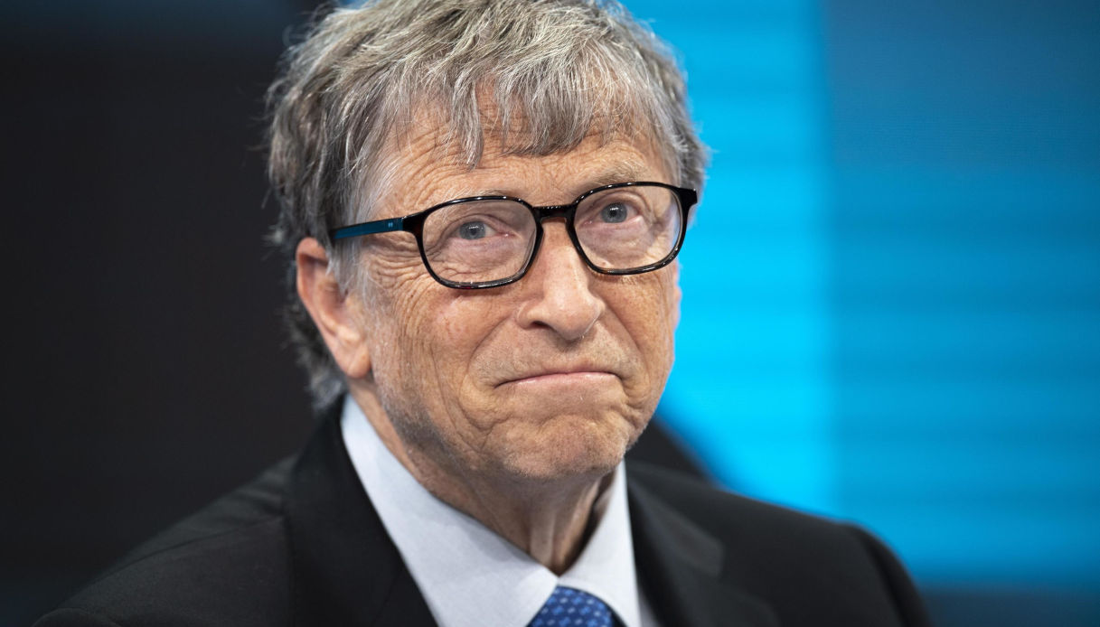 Bill Gates sull’intelligenza artificiale: così il 2024 segnerà il punto di svolta per l’umanità