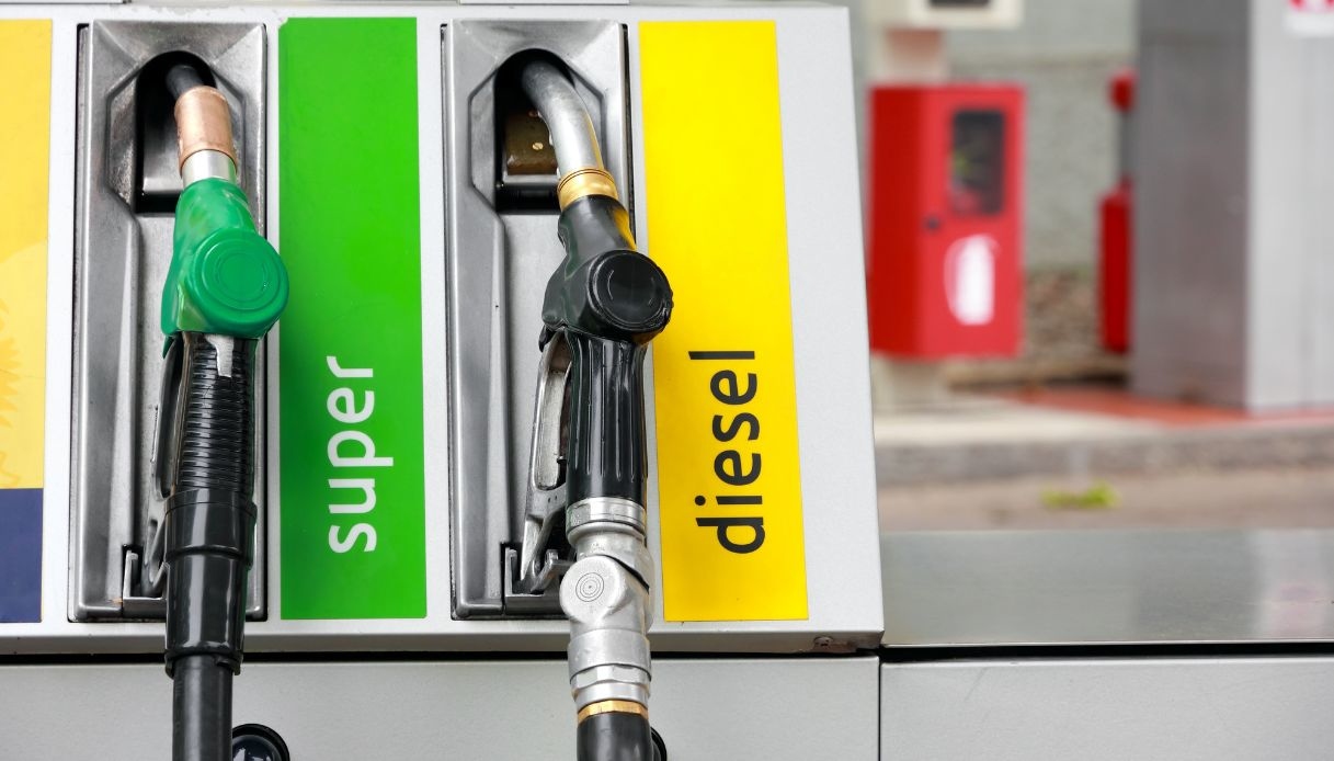 Attacchi nel Mar Rosso: perché il prezzo di benzina e diesel potrebbe salire di nuovo