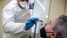 Quali regole Covid seguire a Natale: aumenta il rischio contagio