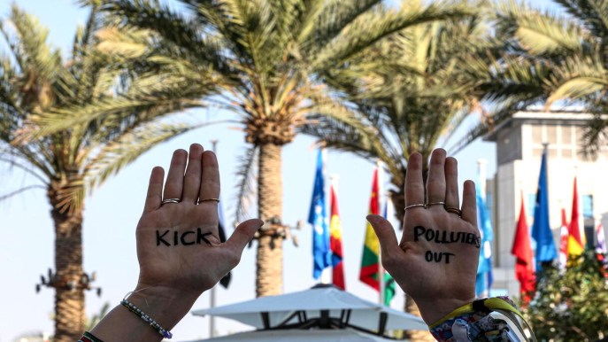 COP28 a Dubai, polemiche per i troppi lobbisti del petrolio. Rapporti sul clima sconfortanti