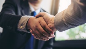 Firmato il contratto per i dirigenti degli enti locali: guadagneranno 256 euro in più