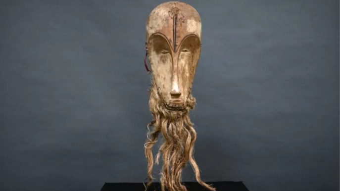 Vendono un’antica maschera africana a 150 euro, ma all’asta vale 4 milioni