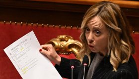 Scontro Meloni-Conte sul Mes: dall’accusa con fax della premier alla risposta