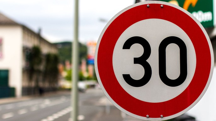 Bologna Città 30, il ministro del MIT, Matteo Salvini, annuncia una direttiva contro i limiti di velocità