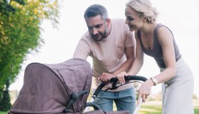 Come funziona il congedo parentale in Europa: le differenze con l’Italia