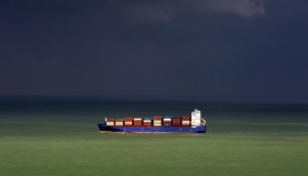 La crisi del Mar Rosso non ha fine: quanto ci costa il blocco dei trasporti