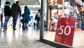 Saldi, falsa partenza nella prima settimana: -8% di vendite