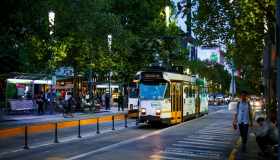 Città sostenibili, piantare alberi e costruire meglio. Strategie vincenti per metropoli più green e vivibili