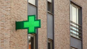 L’AI facilita la comunicazione tra pazienti non udenti e farmacista