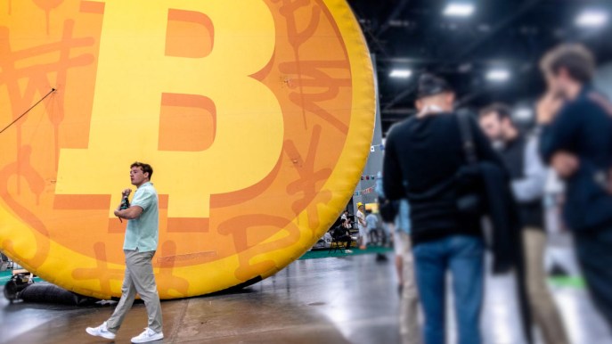 Il valore del Bitcoin sfiora quota 50.000 dollari, il massimo da 2 anni