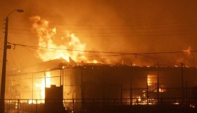 Valparaíso, Cile in fiamme per gli incendi portati da caldo e vento: cosa sappiamo