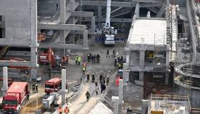 Crollo cantiere supermercato a Firenze, le possibili cause: subappalti, operai e materiale scadente