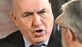 Il piano di Crosetto in caso di guerra contro gli Houthi nel Mar Rosso: 10mila riservisti dell’esercito