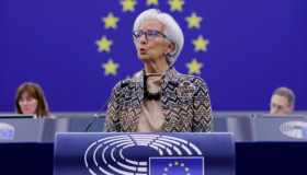 Lagarde annuncia segnali di ripresa economica e la frenata dell’inflazione: la mossa della Bce sui tassi