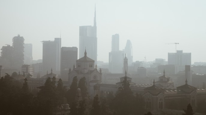 Inquinamento in Lombardia, esteso il blocco del traffico: le città interessate