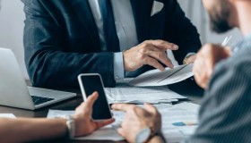 Bonus produttività per i 37mila dipendenti di Unicredit: premio fino a 2.200 euro