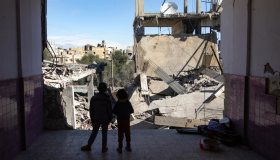 Gaza, Hamas propone un piano in tre fasi per la tregua: 135 giorni di cessate il fuoco