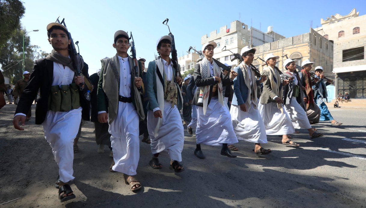 Houthi minacciano di tagliare i cavi internet occidentali nel Mar Rosso. Ci toglieranno la connessione?