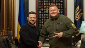 Ucraina, Zelensky cambia il capo dell’esercito: via Zaluzhny, dentro il generale Syrsky