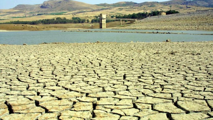 Siccità in Sicilia, acqua razionata e 3 milioni di persone in difficoltà: “In estate sarà un disastro”