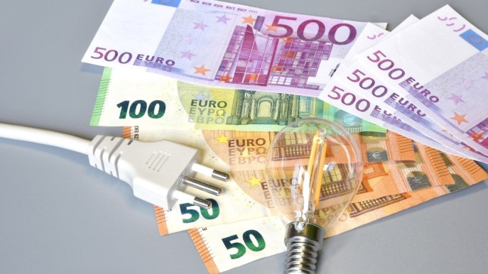 Bollette luce e gas in calo, più di 120 euro di risparmio a famiglia