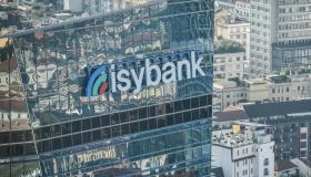 Da Intesa Sanpaolo a Isybank, passaggio dei clienti a marzo: cosa sapere