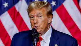 Trump non trova i soldi per pagare la cauzione da 464 milioni, respinto da 30 compagnie assicurative: cosa rischia