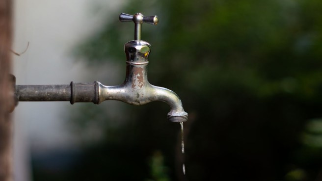 Perdite rete idrica, quanta acqua si perde in Italia? Le regioni del Sud messe peggio
