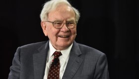 Warren Buffett, patrimonio da 121 miliardi: l’eredità non andrà ai figli