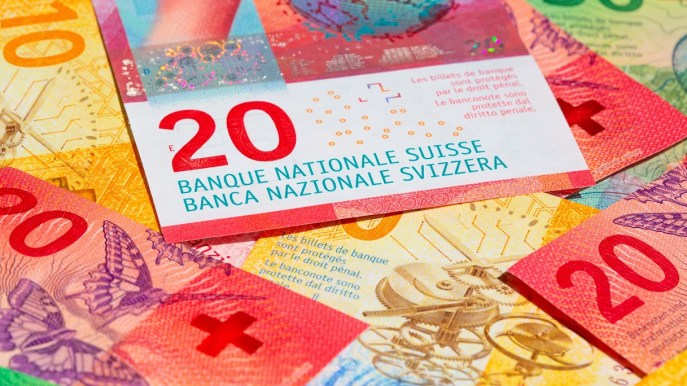 Banca Centrale Svizzera gioca d’anticipo e taglia i tassi d’interesse