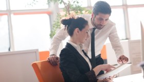 Gender pay gap in Europa, i Paesi con il maggiore e minore divario retributivo tra donne e uomini