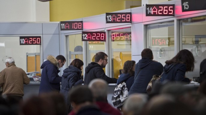 Pubblica amministrazione sempre più lenta in Italia, almeno 20 minuti per accedere ai servizi