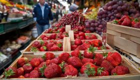 Fragole, aumentati i prezzi del 30% in 5 anni, ma i consumi sono sempre più in calo