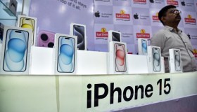 Apple si arrende per l’AI su iPhone e va verso l’accordo con Google: licenza per Gemini