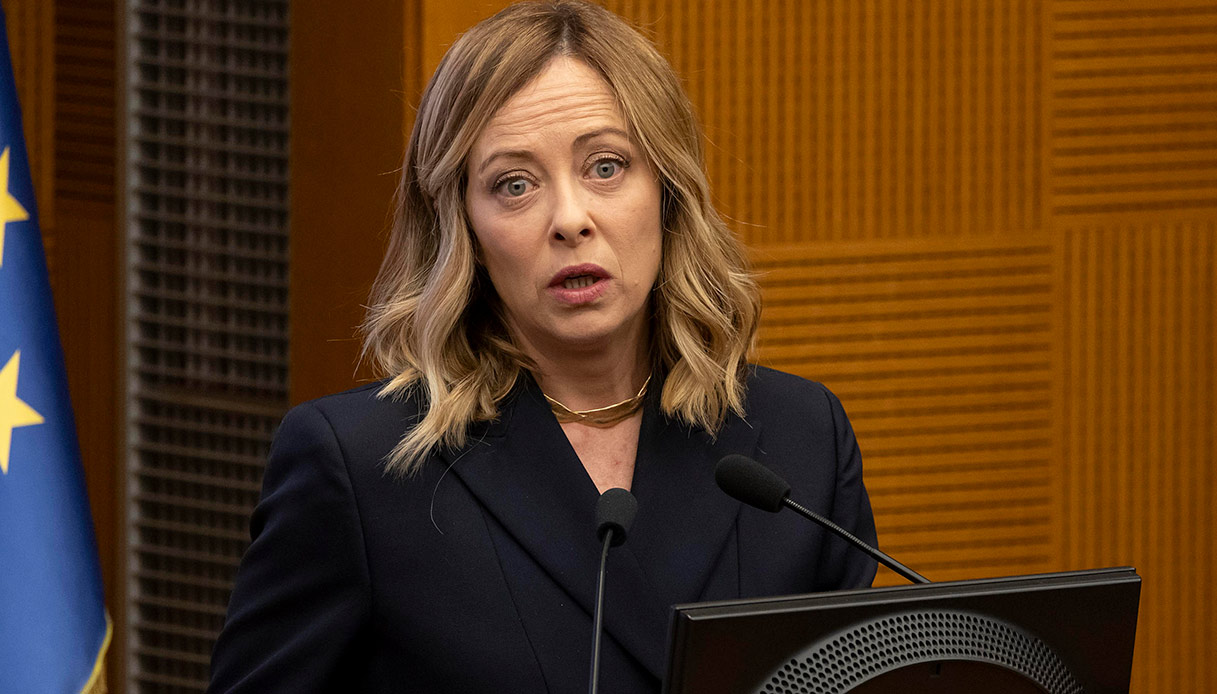 Meloni a picco nei sondaggi politici: FdI mai così in basso dalla nascita del Governo