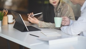 Giornata internazionale della donna, cresce la violenza di genere sul lavoro: contatti fisici indesiderati aumentati dell’81%
