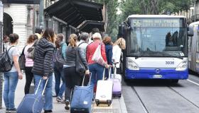 Sciopero Torino dell’8 marzo, Gtt non coinvolta: bus, tram e metro regolari. Treni a rischio
