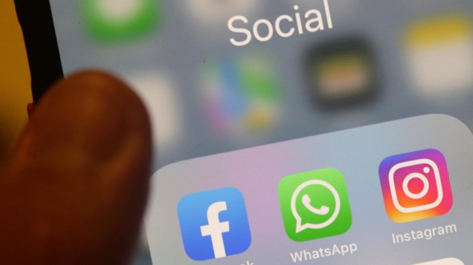 WhatsApp avvisa gli utenti Android e iOS: cosa cambia dall’11 aprile