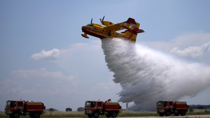 Più incendi in Italia e Ue ma pochi Canadair, quanto costerà spegnere le fiamme nel 2024
